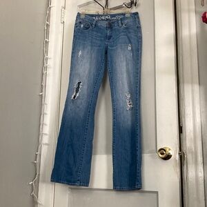 Bullhead Size 7 Classic Flare Distressed Denim Jeans Juniors